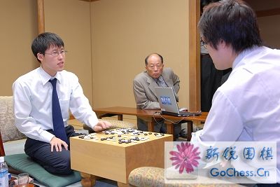 日本07年新人王井山裕太(夺冠后的井山裕太在复盘中).jpg